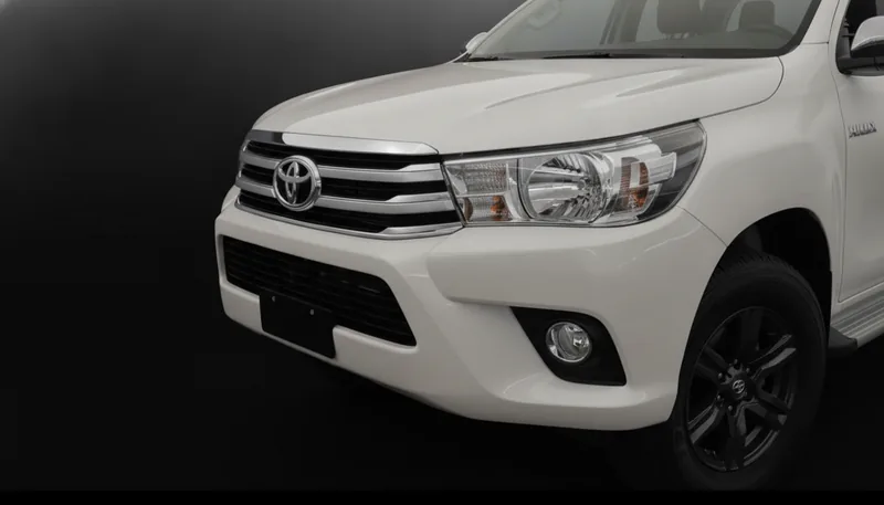 Detalle de la parrilla y faros de la Toyota Hilux SR5 Detalle de la parrilla y faros de la Toyota Hilux SR5